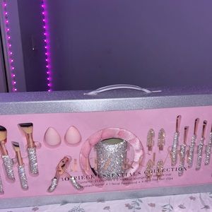 Glitz and Glam Makeup Brushes